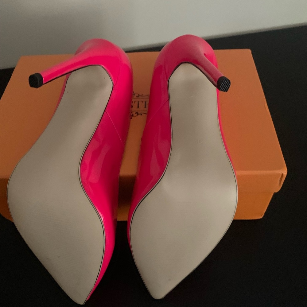 Shoes - Picture 4 of 6